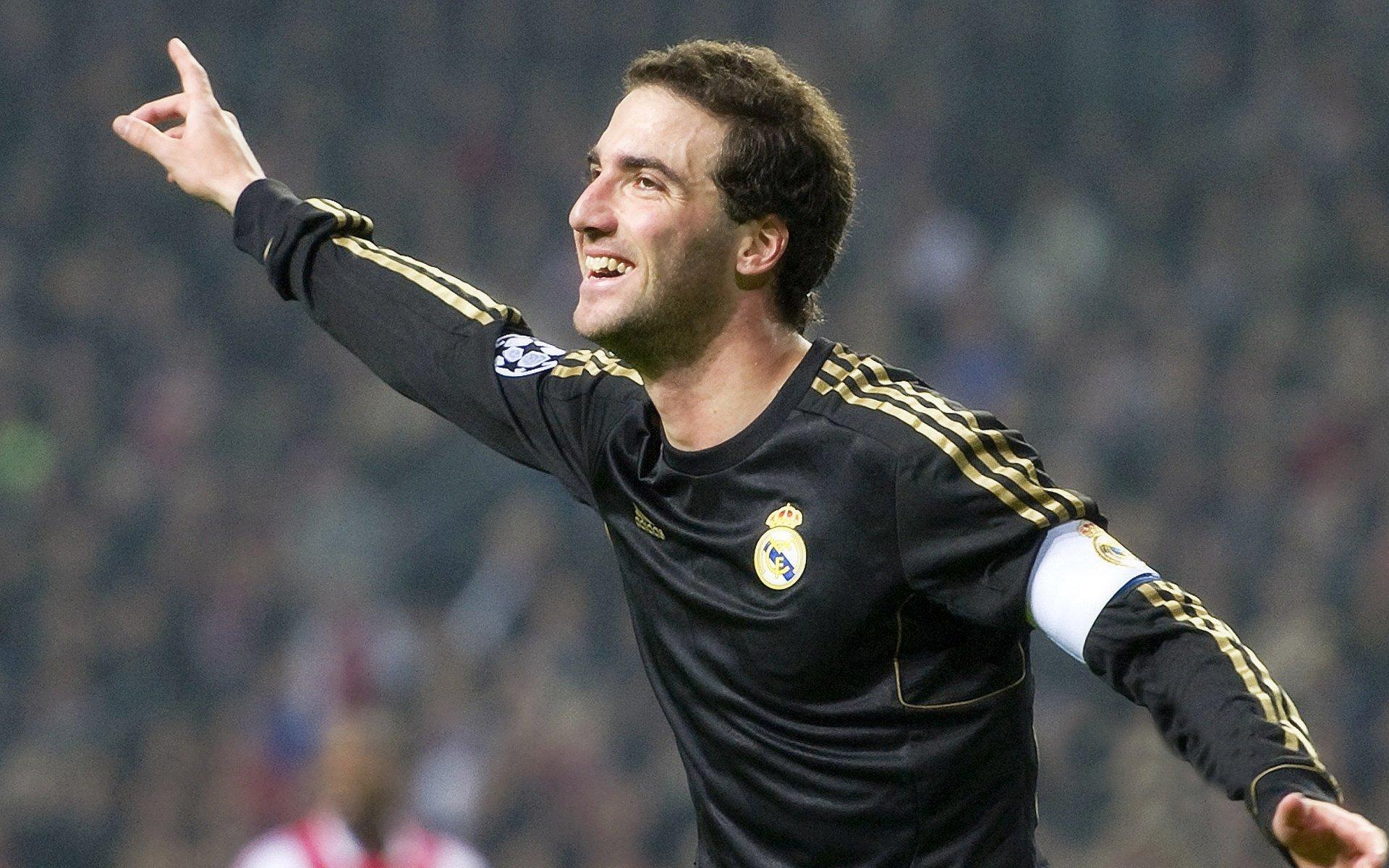 德里克·罗斯评选现役最佳阵容引热议，詹姆斯、杜兰特、库里、爱德华兹、约基奇入选，漏掉亚历山大后致歉