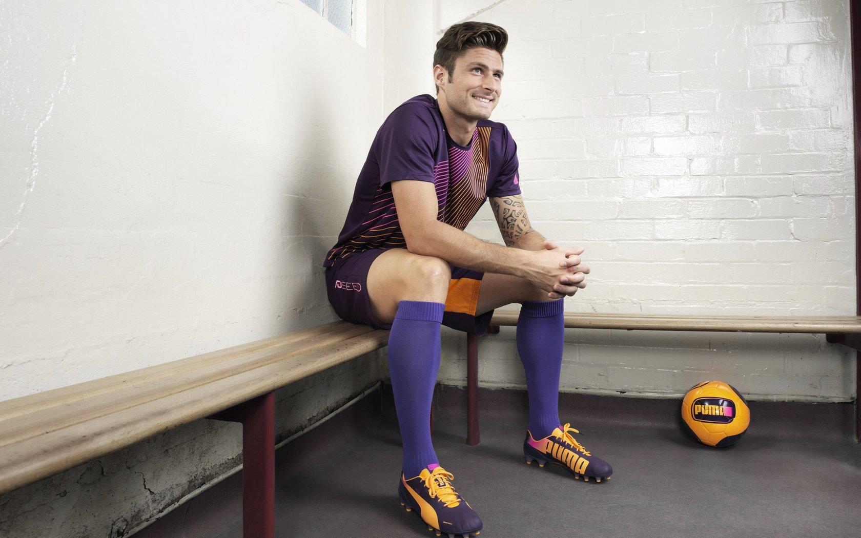 B席哀悼球迷不幸离世 葡萄牙欧国联夺冠荣光与悲情交织