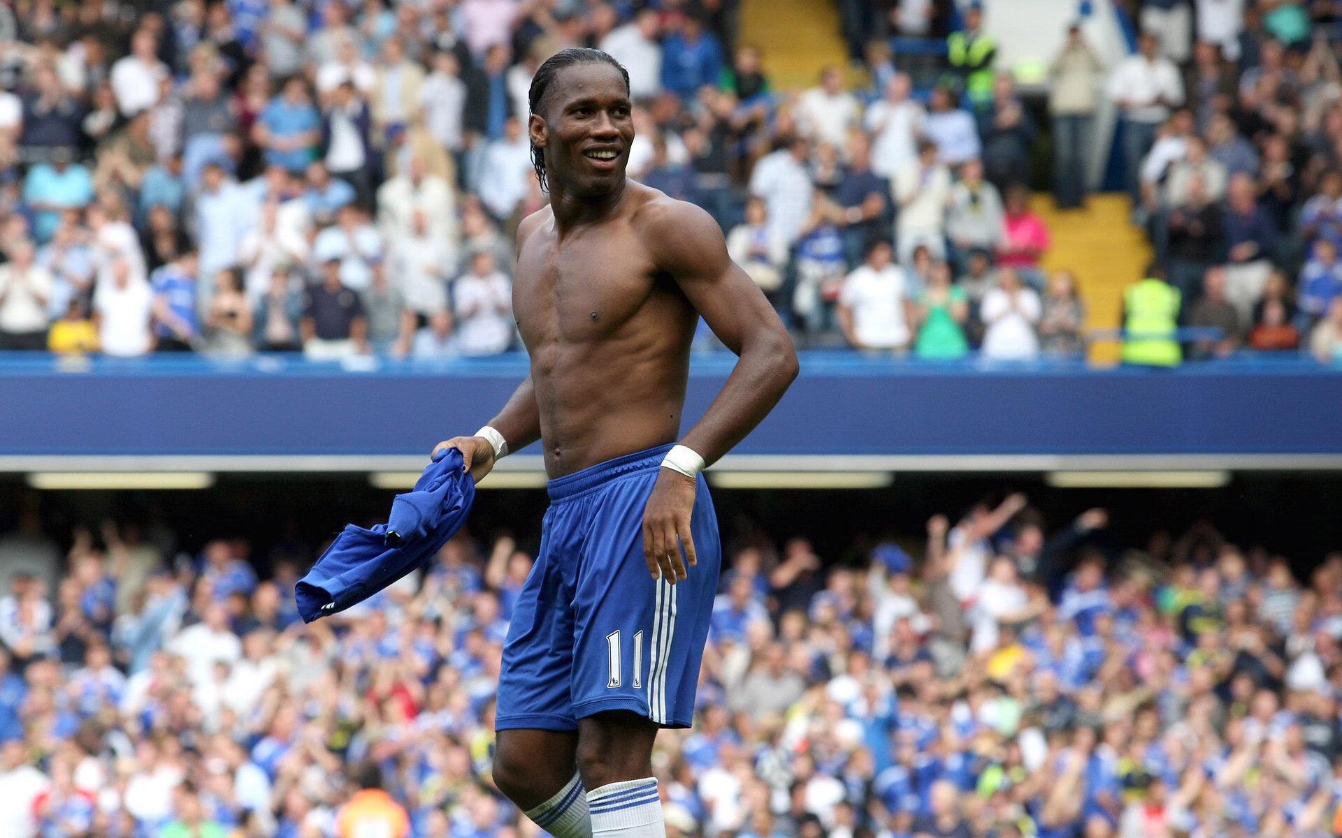 姆巴佩社媒温情互动引热议，晒与穆阿尼拥抱照配文我的兄弟，球迷猜测未来合作信号